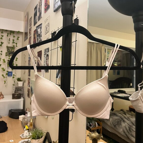 Victoria Secret Smooth Push-Up Bra - Picture 1 of 2
